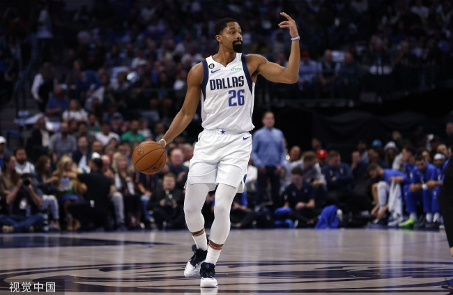 郑钦文凭借 郑钦文凭借