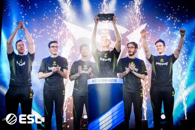 上稳步攀升 上稳步攀升